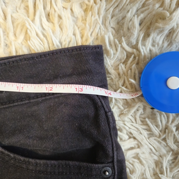 Black Levi's shorts - Picture 10 of 10